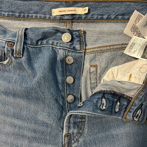 Levi’s Wedgie Straight Jeans – Medium Wash Size 32